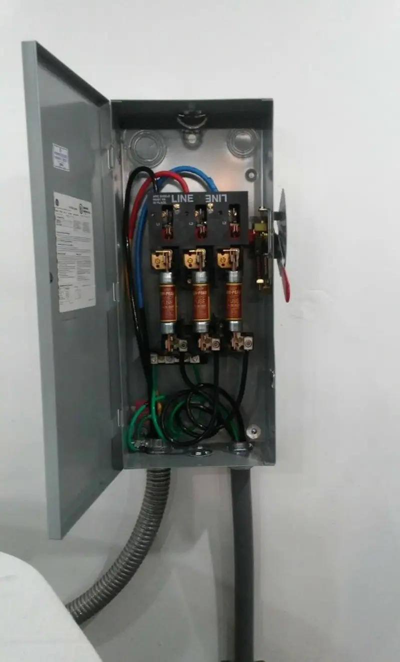 Three-phase disconnect switch installed for Smoke Detector Installation in Sangaree